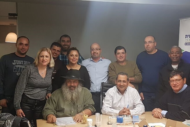 חברי ועד עובדי מאפיית אנגל ומר ששי שדה יו