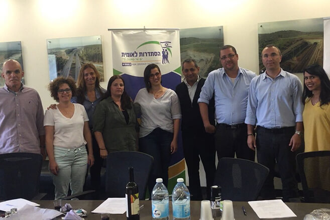 רגע החתמת הסכם קיבוצי בין חברת דרך ארץ (מפעילת כביש 6) לבין הסתדרות לאומית וועד העובדים.